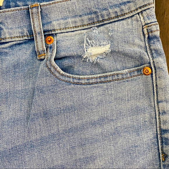 GAP- Mid Rise Best Girlfriend Jeans - Picture 8 of 10